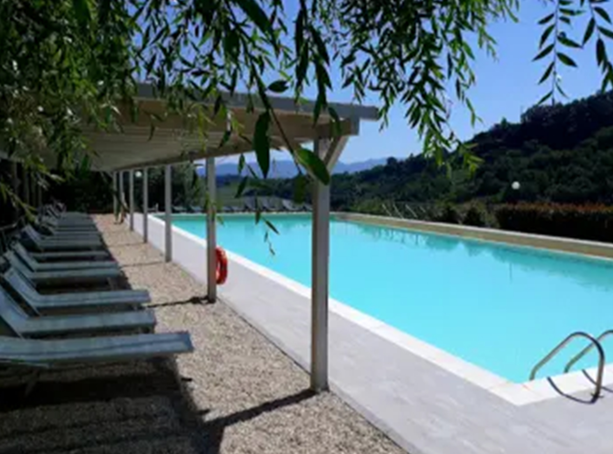 _0000s_0008_agriturismo-valle-dei-calanchi-piscina